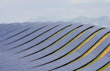 フランス南部レメの太陽光発電施設.jpg